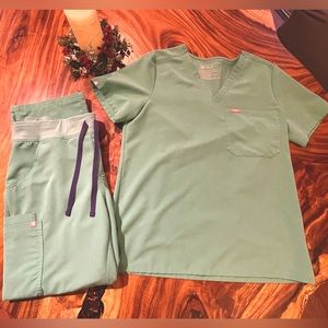 Figs Surgical Green Scrub Top and Pant